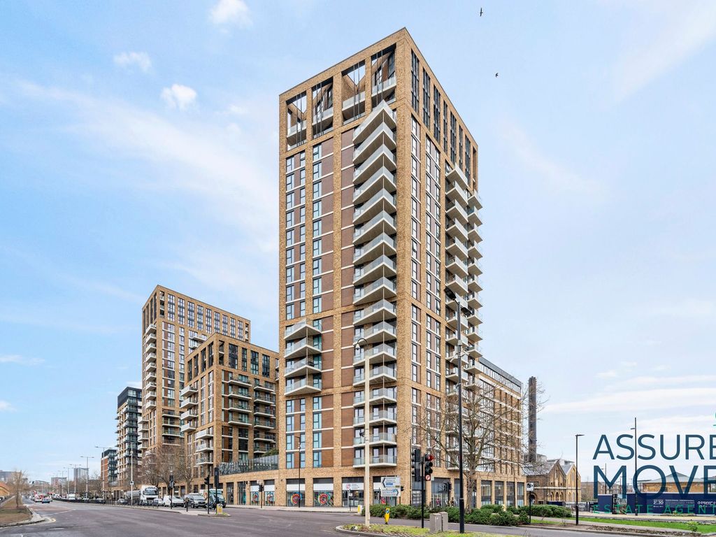 2 bed flat for sale in Victory Parade, House SE18, £500,000