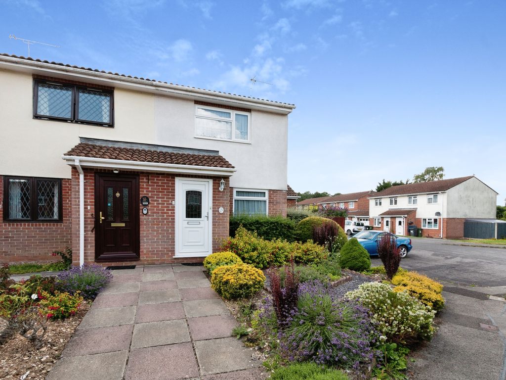 2 bed semidetached house for sale in Mathias Walk, Basingstoke RG22, £