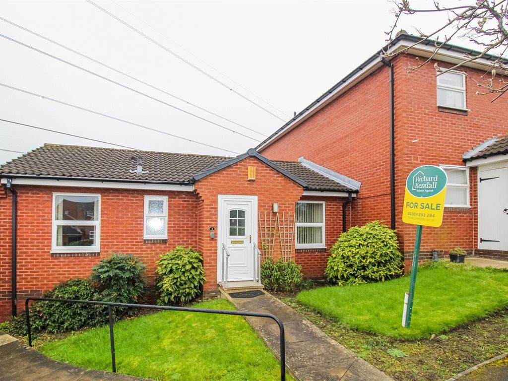2 bed bungalow for sale in Holly Court, Outwood, Wakefield WF1, £169,950 Zoopla