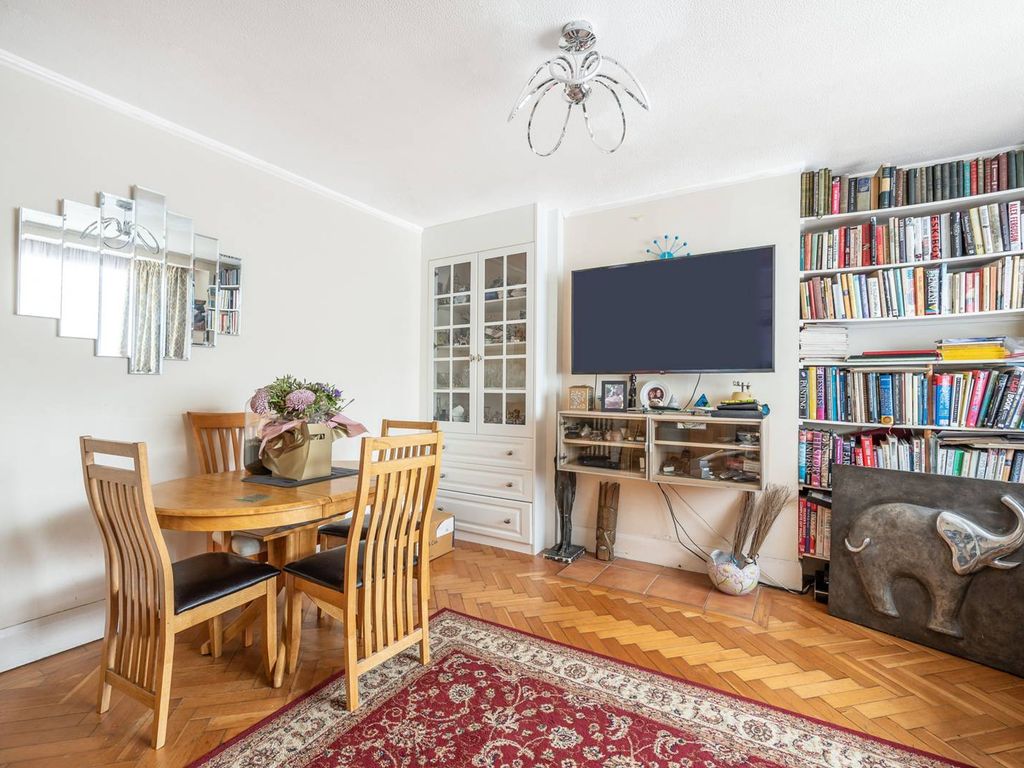 5 bed semidetached house for sale in Daws Lane, Mill Hill, London NW7