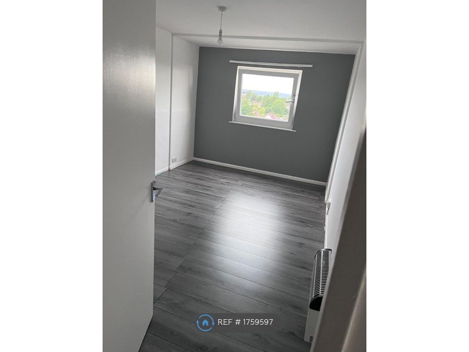 2 bed flat to rent in Briarley, West Bromwich B71 Zoopla