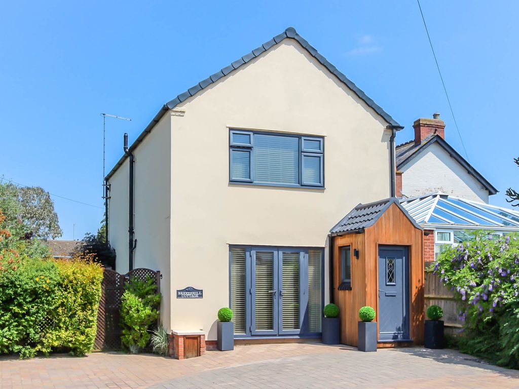 3 bed linkdetached house for sale in Cedar Way, Wellingborough NN8