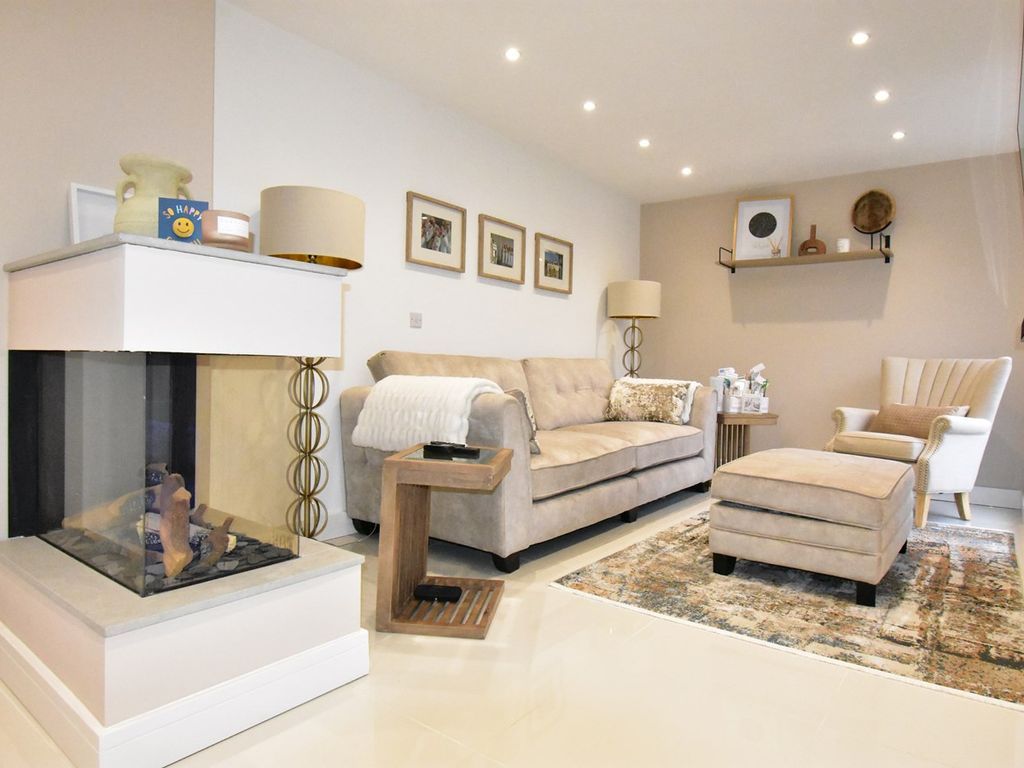 5 bed detached house for sale in Tretawn Gardens, Tewkesbury GL20, £