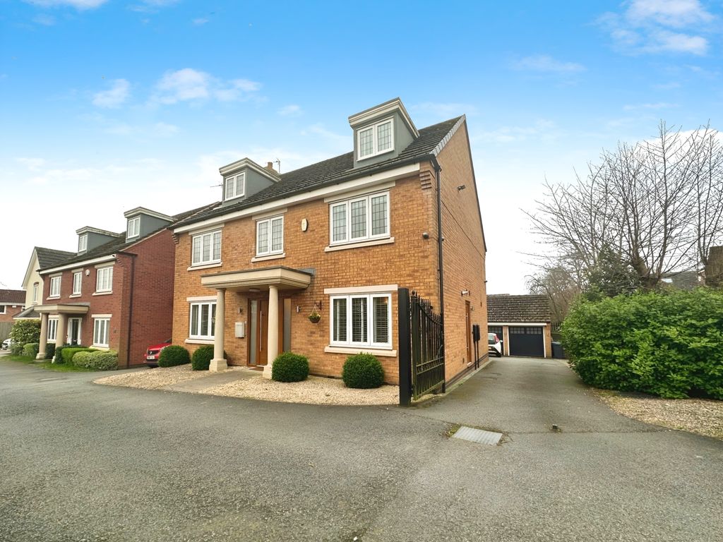 5 bed detached house for sale in Hough Way, Essington, Wolverhampton