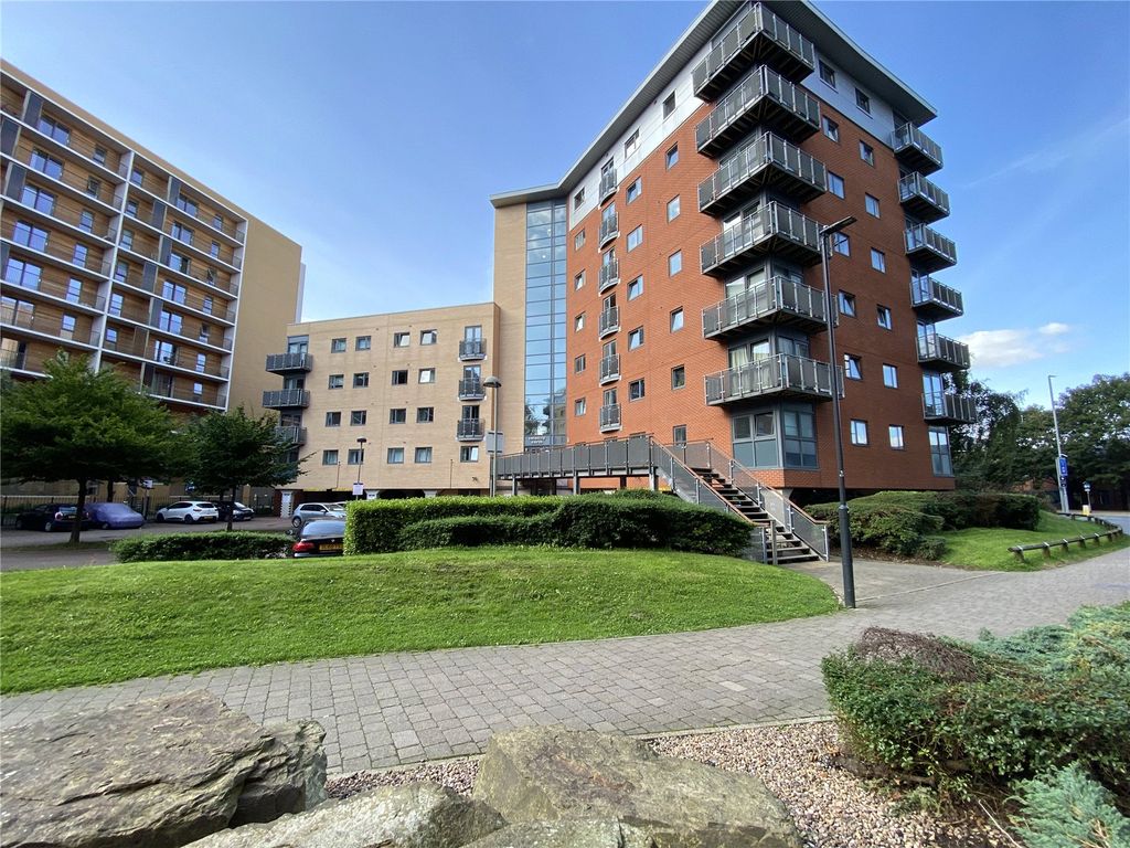2 bed flat to rent in City Walk, Leeds, West Yorkshire LS11 Zoopla