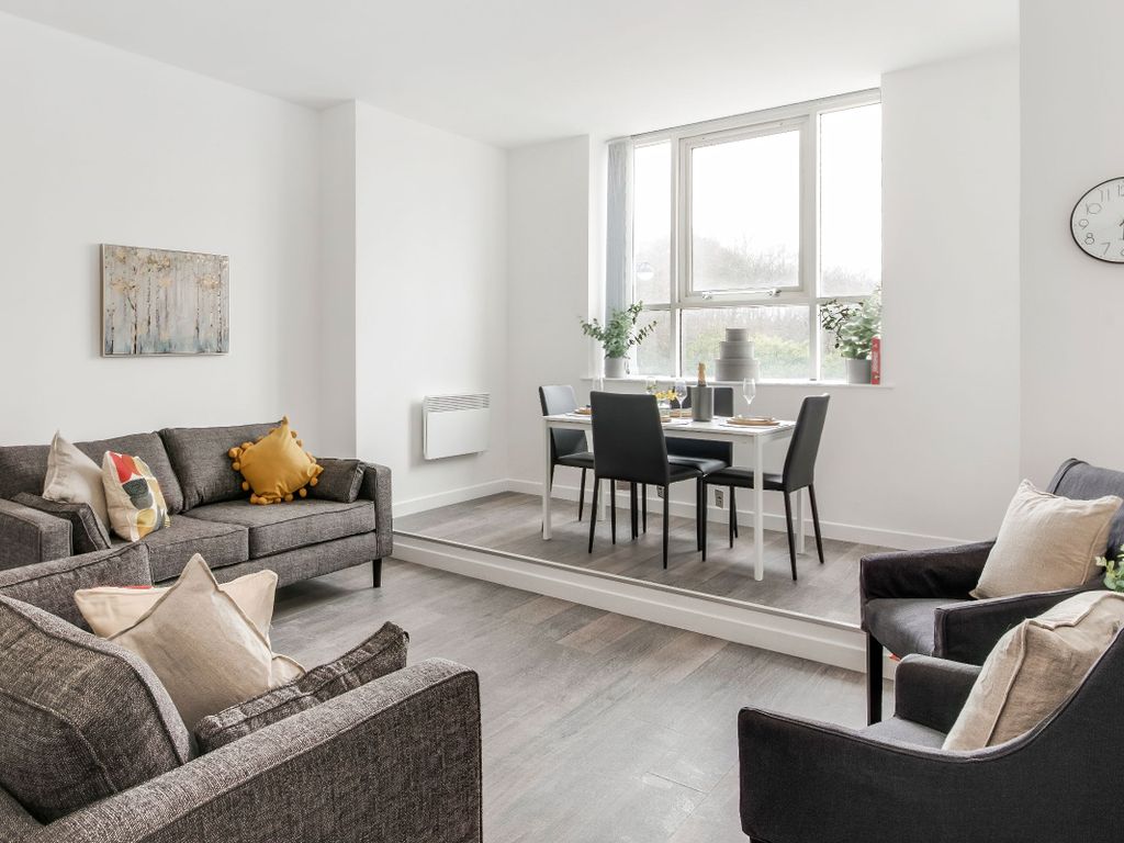 2 bed flat to rent in Bingley Road, Bradford BD9, £900 pcm Zoopla