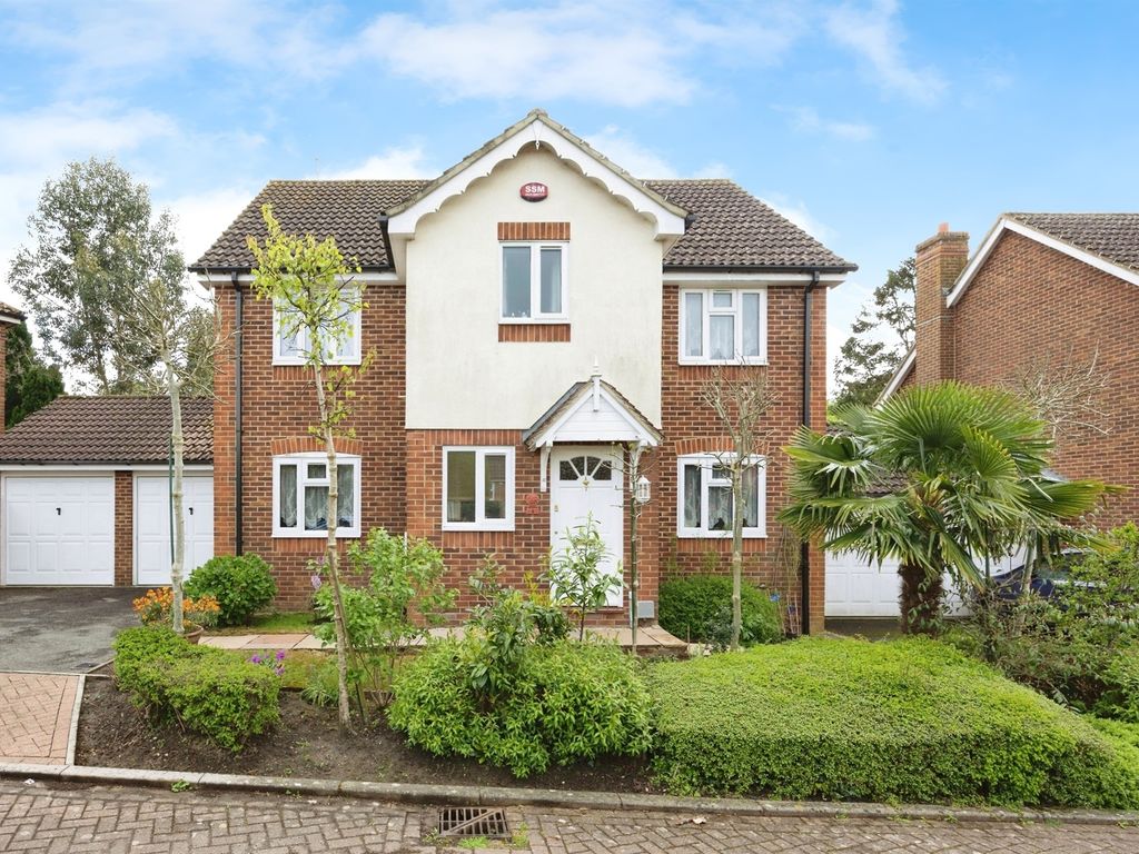 5 bed detached house for sale in Fountains Close, Willesborough