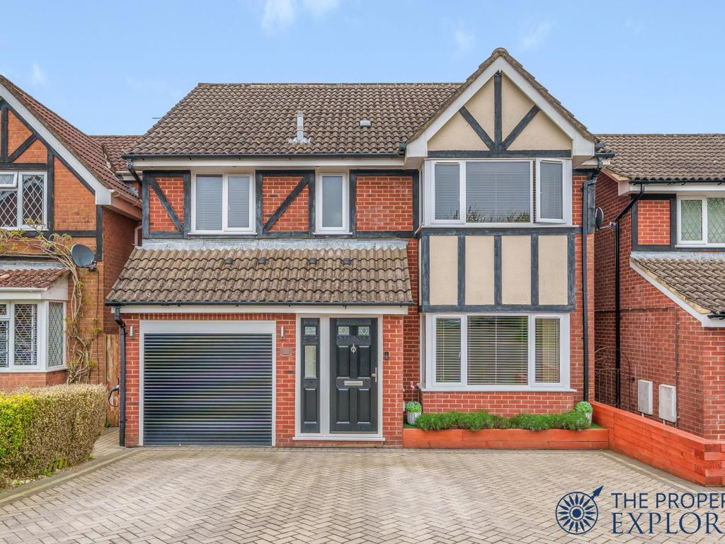 4 bed detached house for sale in Beechwood Close, Hatch Warren