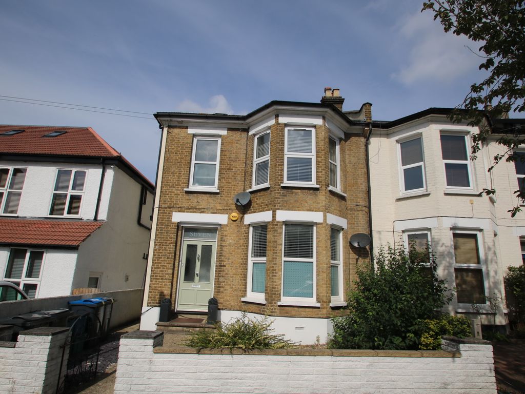 3 bed flat to rent in Lismore Road, South Croydon CR2, £1,900 pcm Zoopla