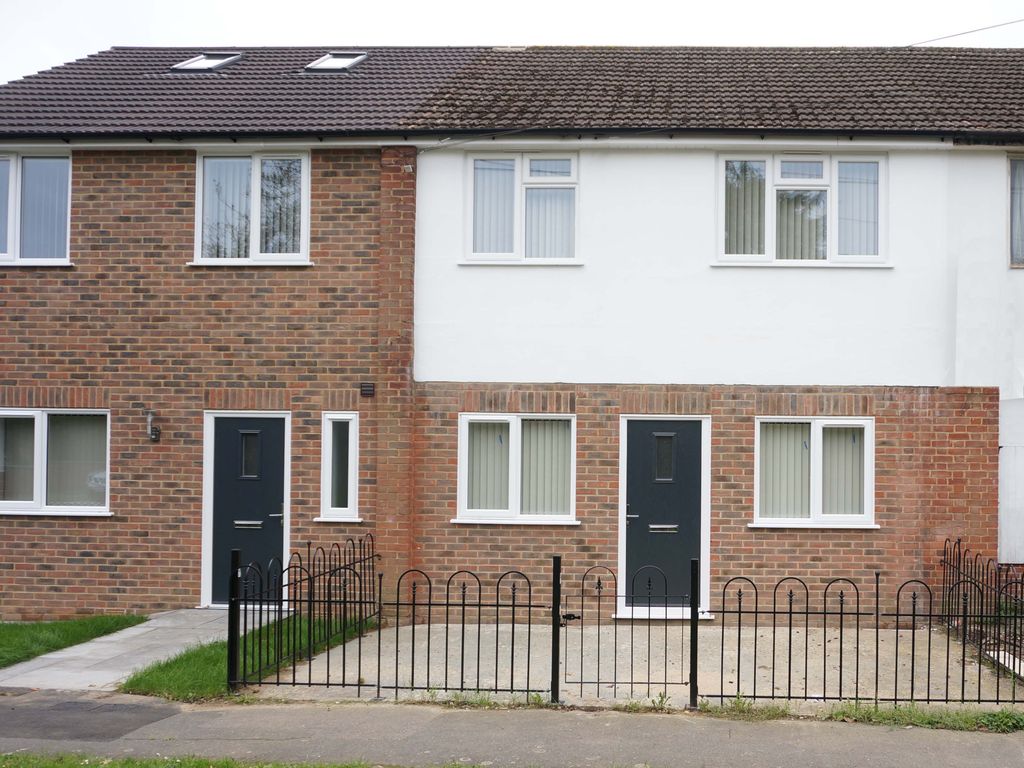 4 bed terraced house to rent in Meadows Close, Brentwood CM13, £2,000