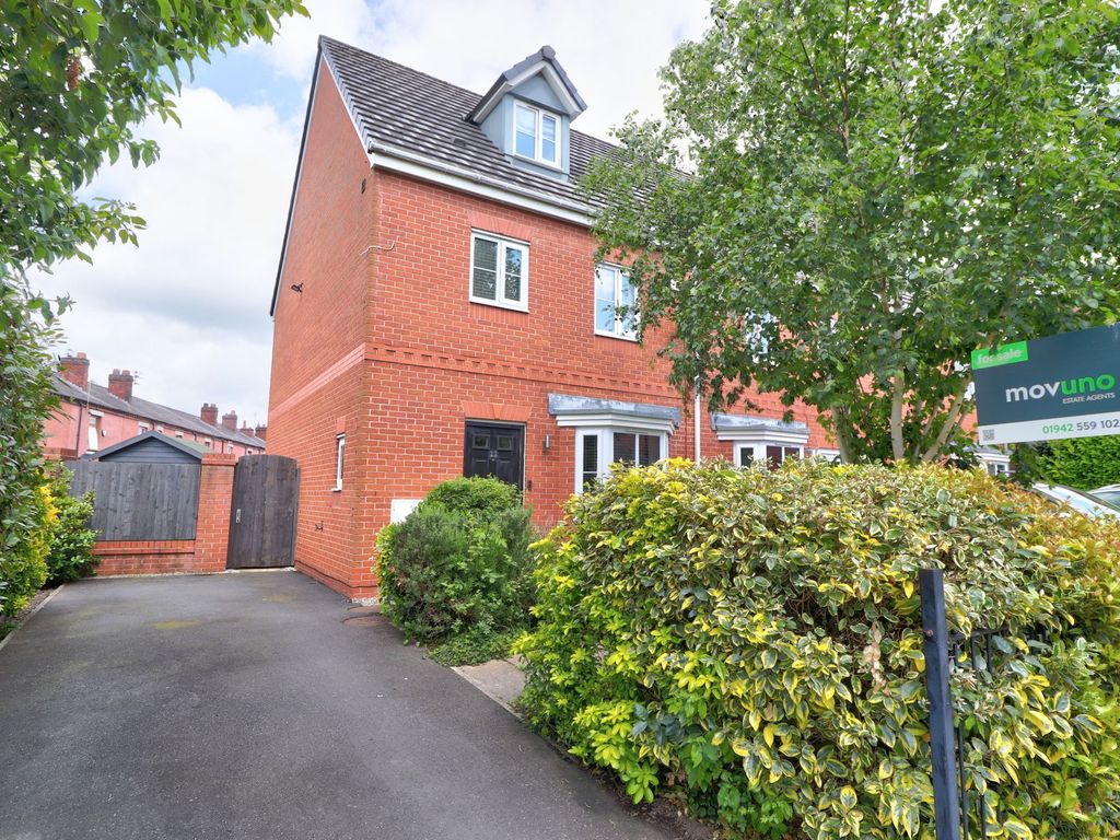 4 bed town house for sale in Windermere Road, Leigh WN7, £200,000 Zoopla