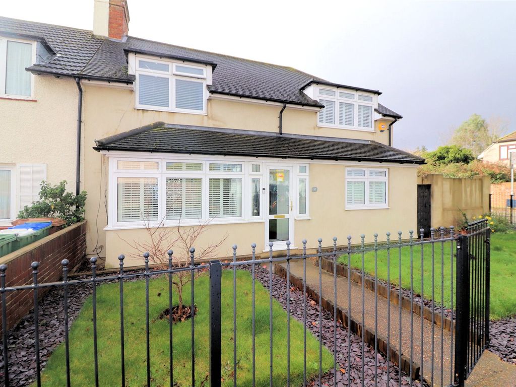 4 bed semidetached house for sale in Colyers Lane, Erith DA8, £600,000