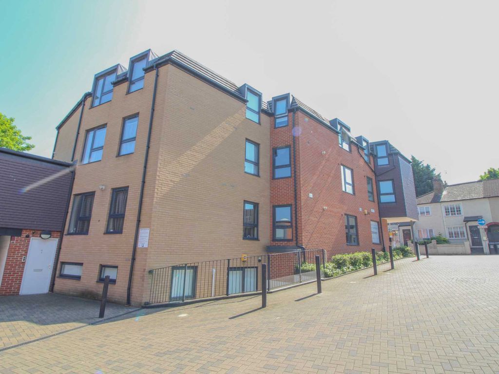 2 bed flat to rent in Brunel Court, Bushey WD19 Zoopla