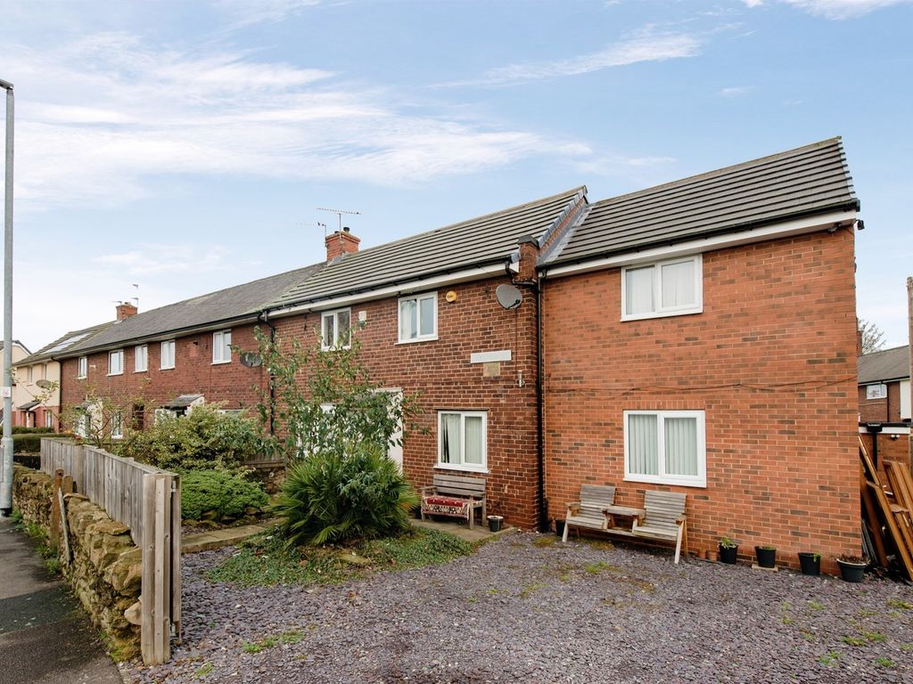 4 bed end terrace house for sale in Brookway, Featherstone, Pontefract