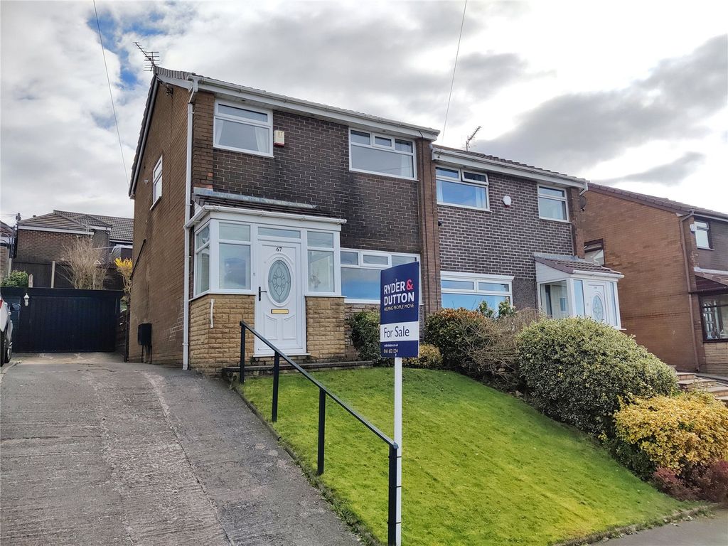 3 bed semidetached house for sale in Saffron Drive, Moorside, Oldham