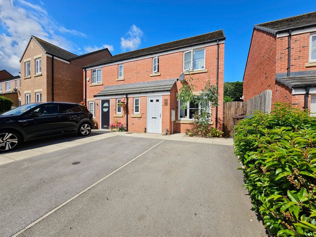 3 bed semidetached house for sale in Kestrel Road, Barnsley S75 Zoopla