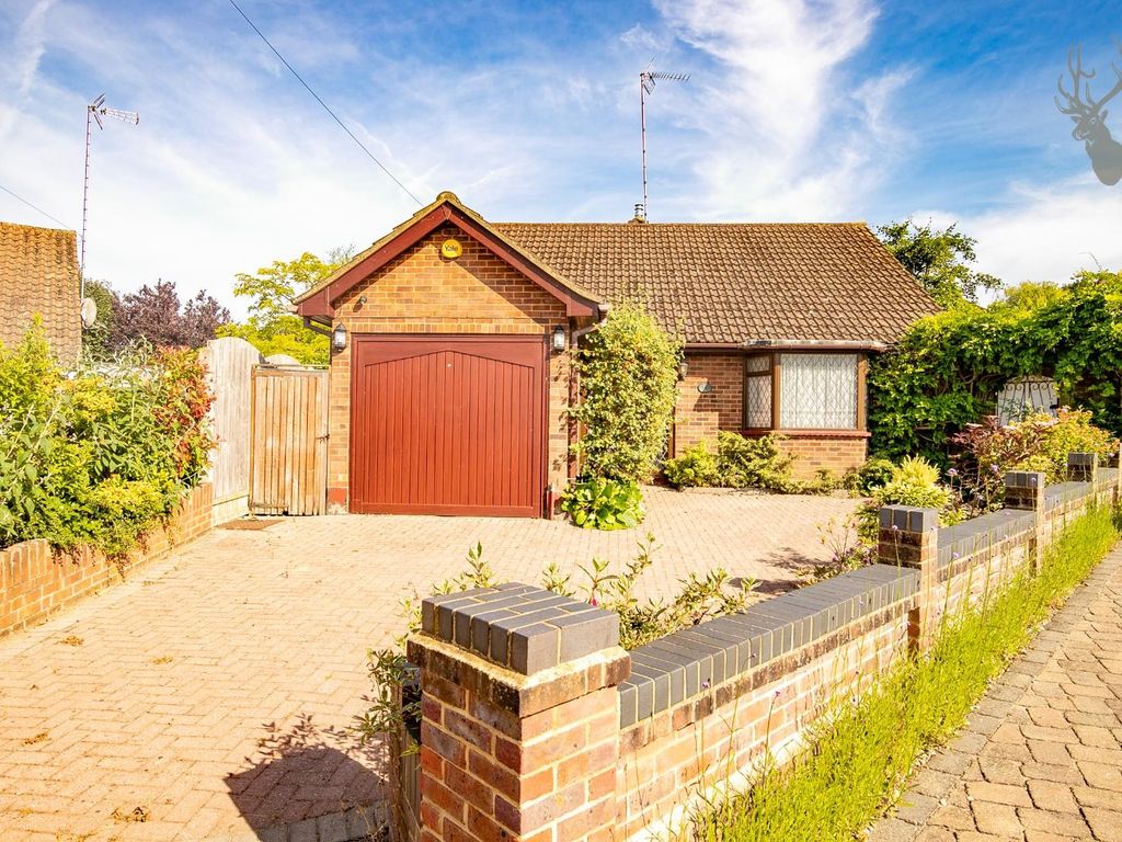 2 bed detached bungalow for sale in Hornbeam Close, Theydon Bois