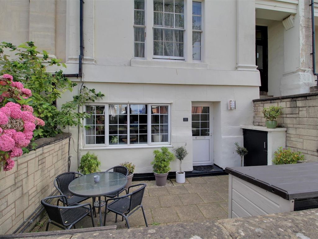 3 bed flat for sale in Bristol Road, Gloucester GL1, £190,000 Zoopla