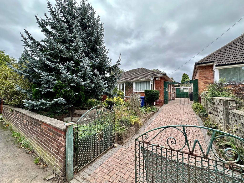 3 bed detached bungalow for sale in Thorne Road, Wheatley Hills