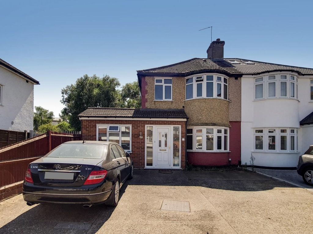 4 bed property for sale in Lea Crescent, Ruislip HA4 Zoopla