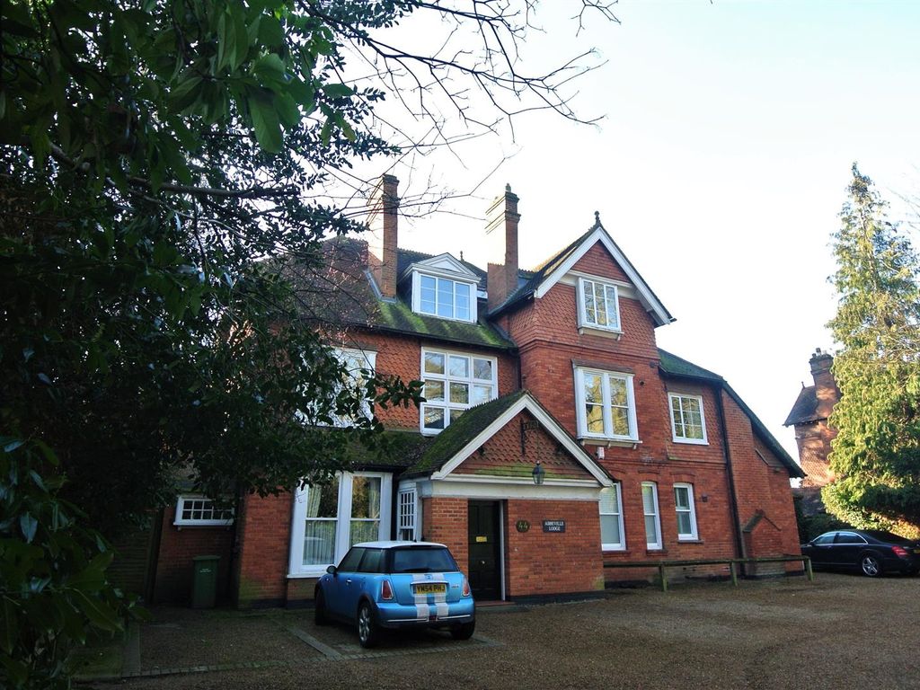 3 bed flat to rent in Queens Road, Weybridge KT13 Zoopla
