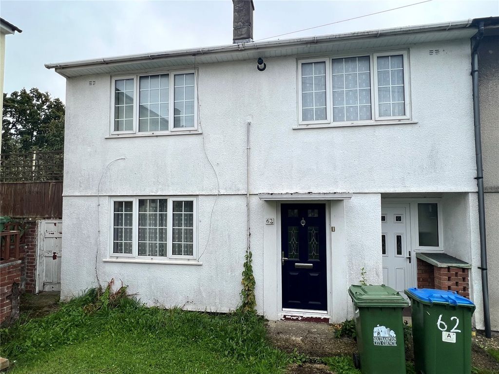 3 bed end terrace house for sale in Atherfield Road, Southampton SO16