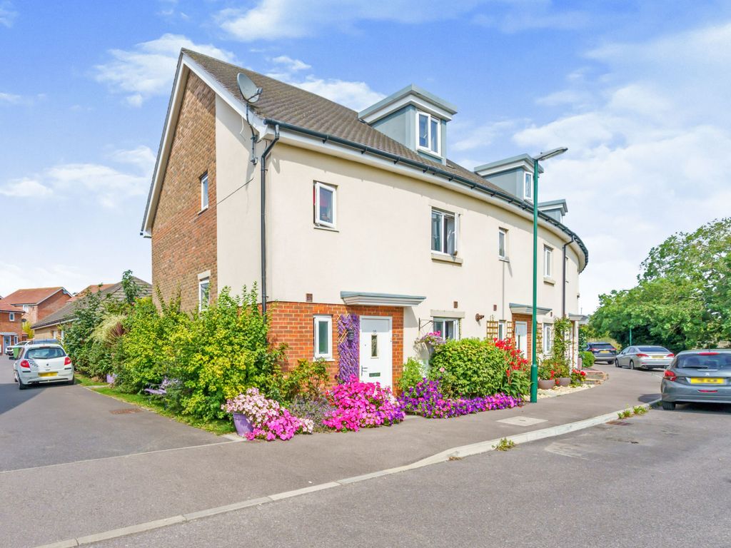 3 bed end terrace house for sale in Meaden Way, Felpham, Bognor Regis