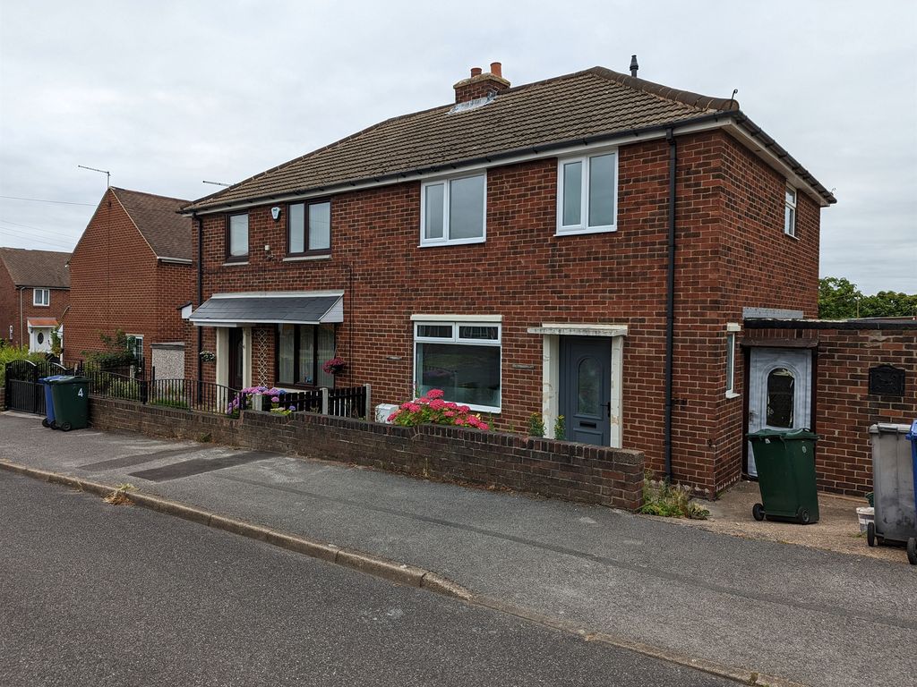 3 bed semidetached house for sale in Ridgway Avenue, Darfield