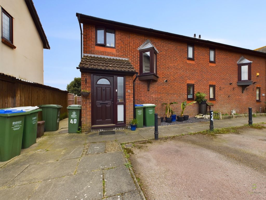 3 bed semidetached house for sale in Selkirk Drive, Erith, Kent DA8, £