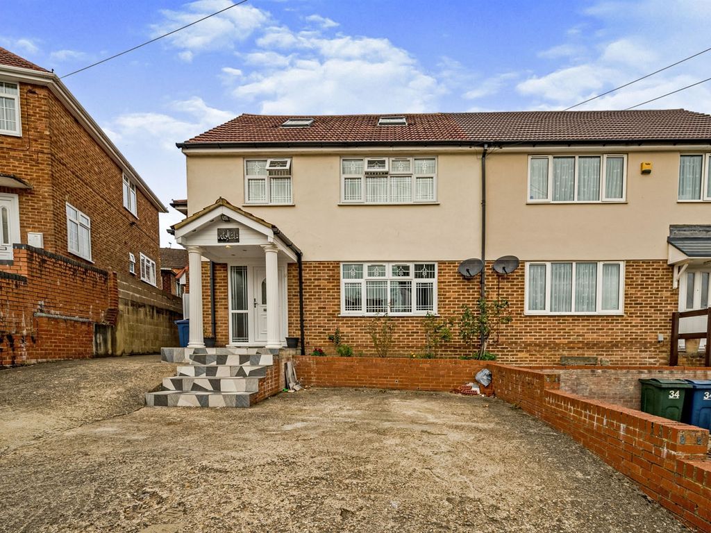 5 bed semidetached house for sale in Bookerhill Road, High
