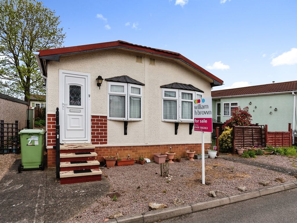2 bed mobile/park home for sale in Allington Gardens, Allington
