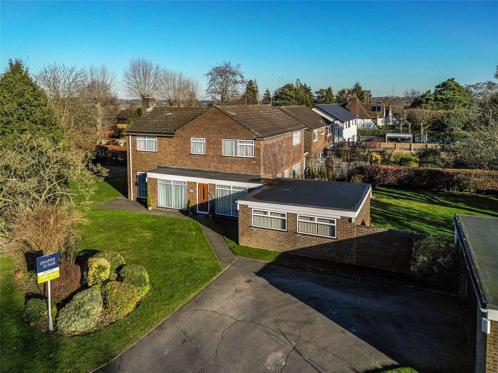 4 bed detached house for sale in Love Lane, Kings Langley WD4, £