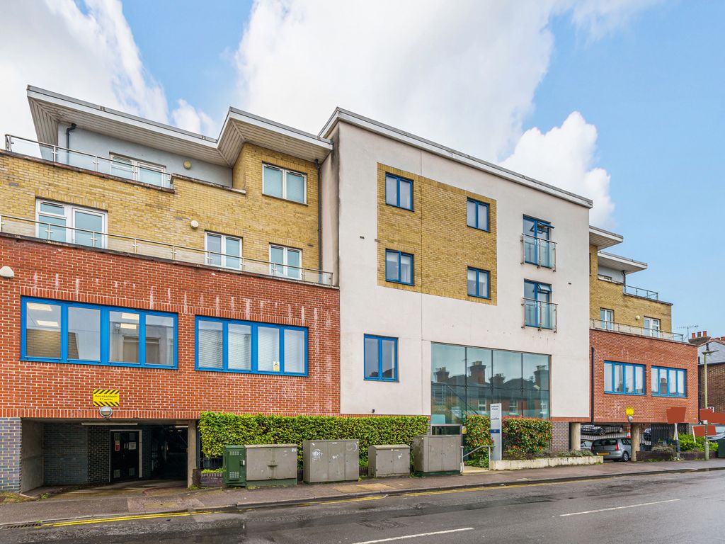 2 bed flat for sale in Walnut Tree Close, Guildford GU1 Zoopla