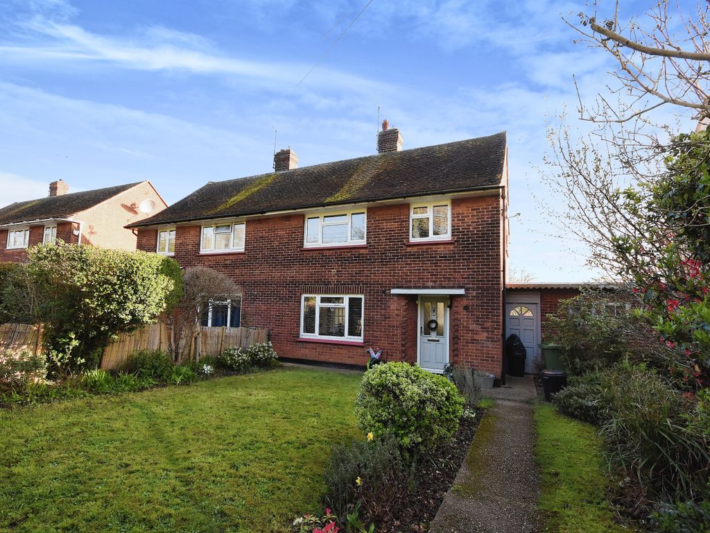 3 bed semidetached house for sale in Kennel Lane, Billericay, Essex