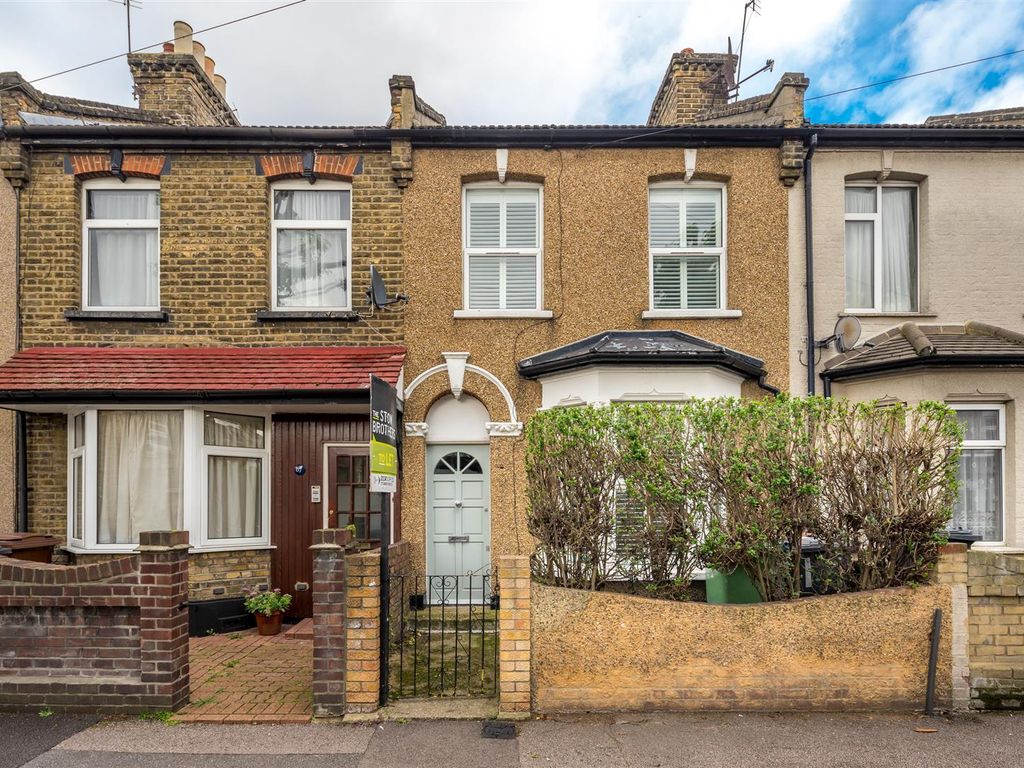 5 bed property for sale in Cheneys Road, London E11 Zoopla