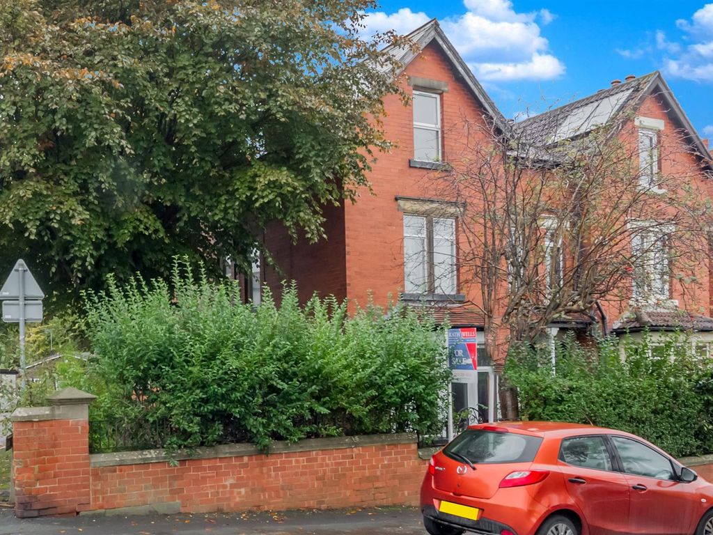 5 bed semidetached house for sale in Hill Top Road, Upper Armley
