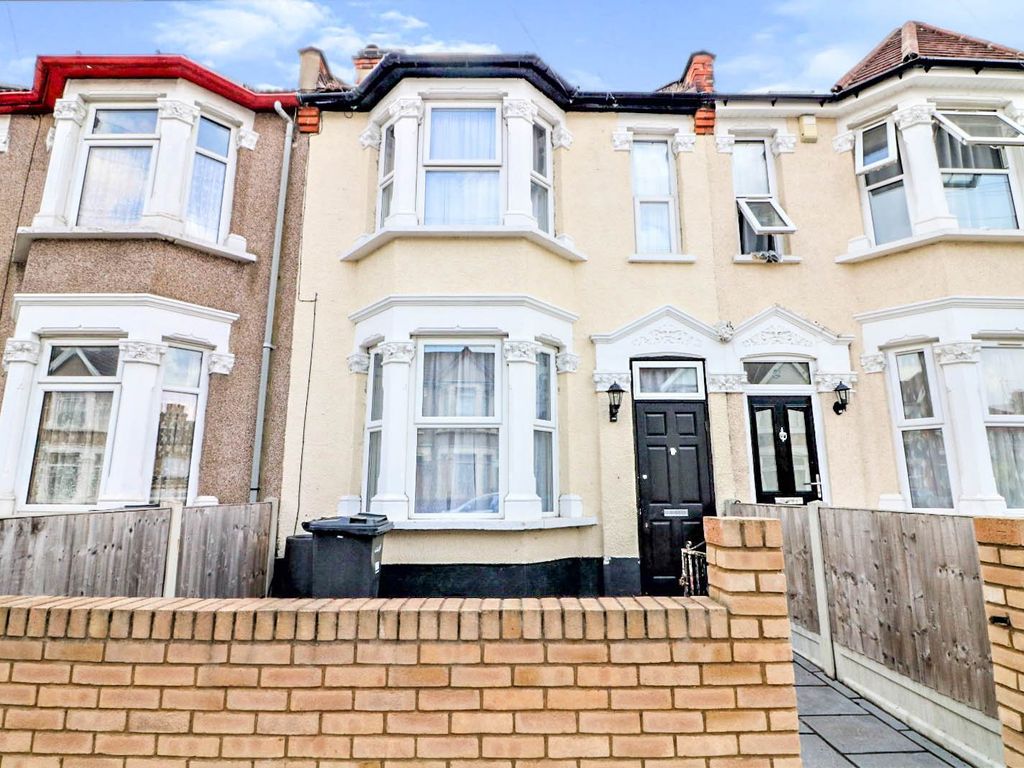 3 bed terraced house for sale in North Road, Ilford IG3, £475,000 Zoopla