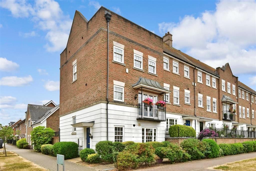 3 bed terraced house for sale in Winston Avenue, Kings Hill, West