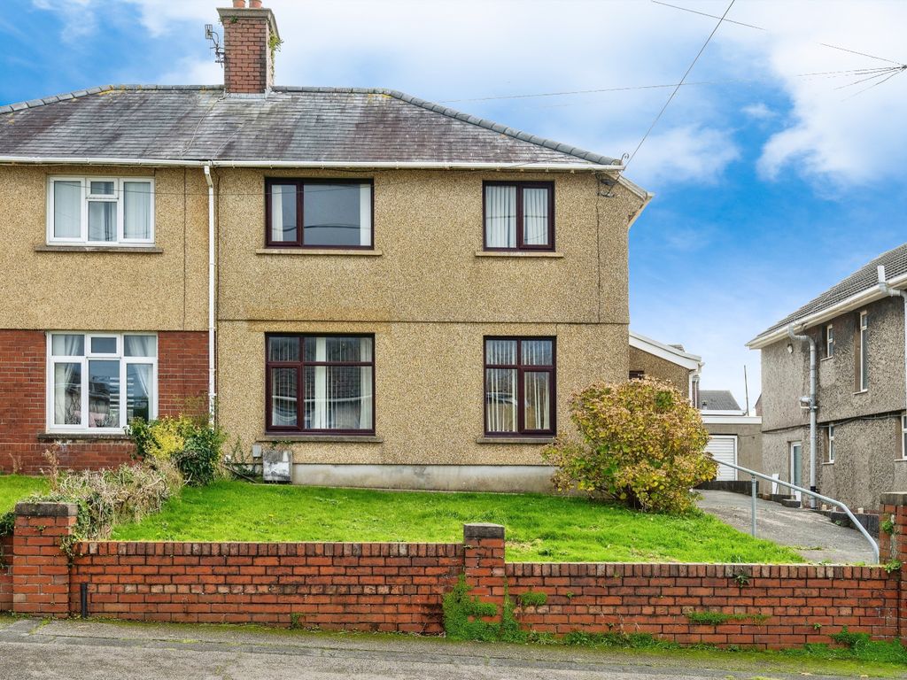 3 bed semidetached house for sale in Brynllwchwr Road, Loughor