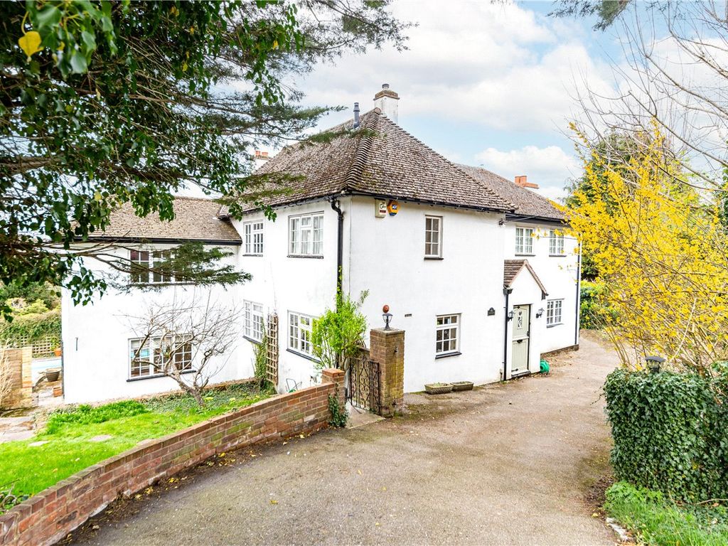 5 bed detached house for sale in Ashlyns Road, Berkhamsted