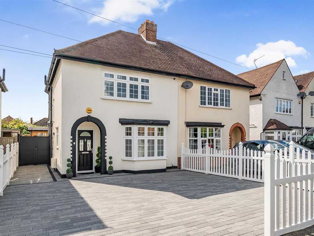 3 bed semidetached house for sale in Grange Road, Chessington KT9, £