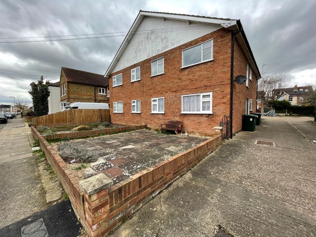 2 bed to rent in Wolsey Road, Ashford TW15 Zoopla