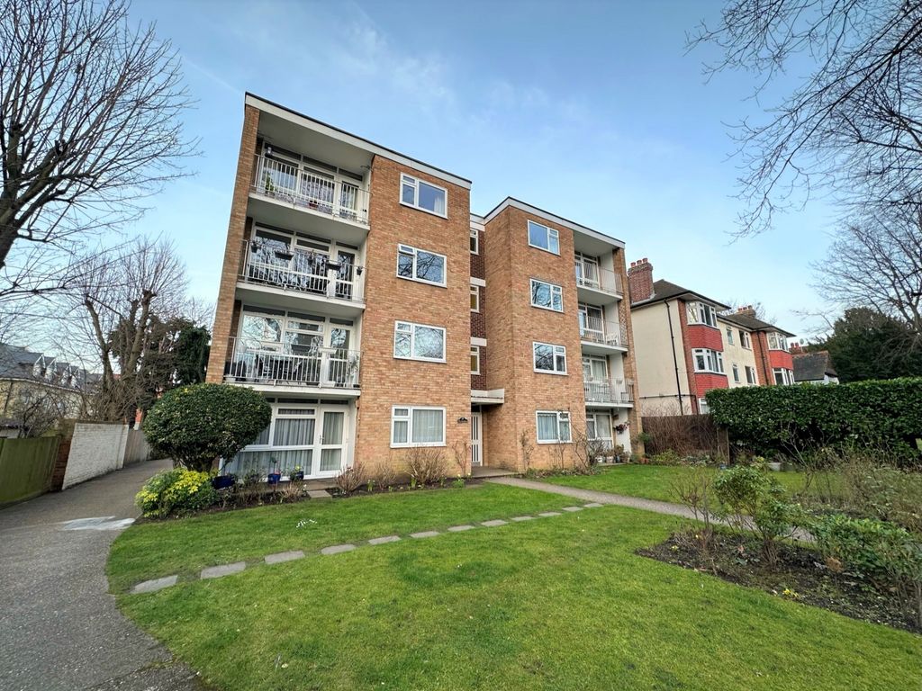 1 bed flat to rent in The Lindums, Beckenham BR3, £1,350 pcm Zoopla