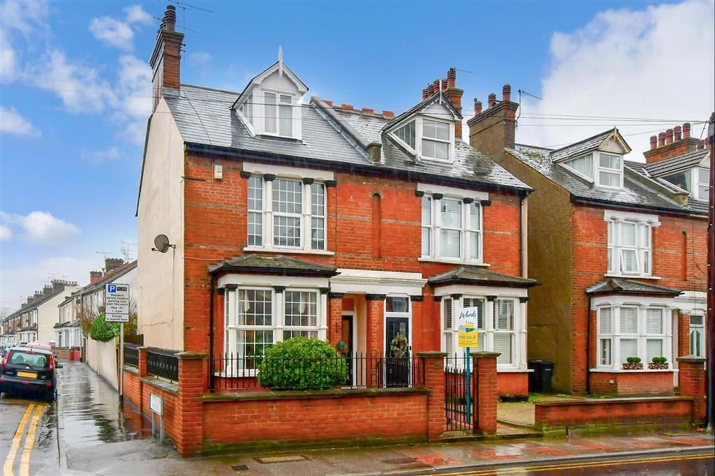 3 bed end terrace house for sale in Old Road West, Gravesend, Kent DA11