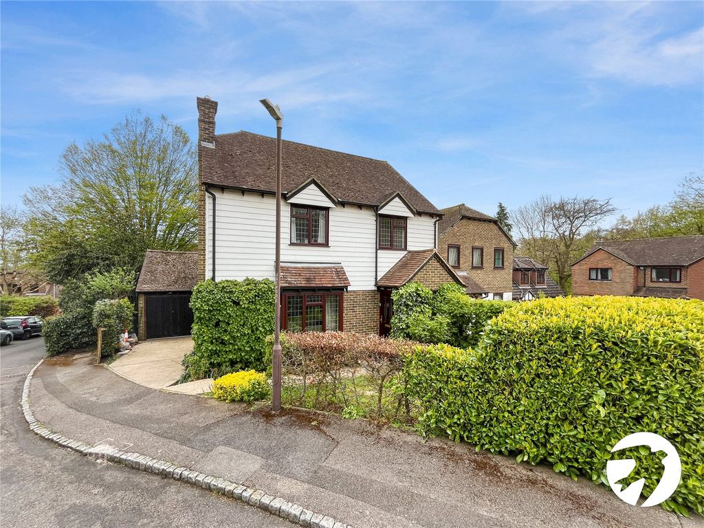 4 bed detached house for sale in Sheraton Court, Walderslade Woods