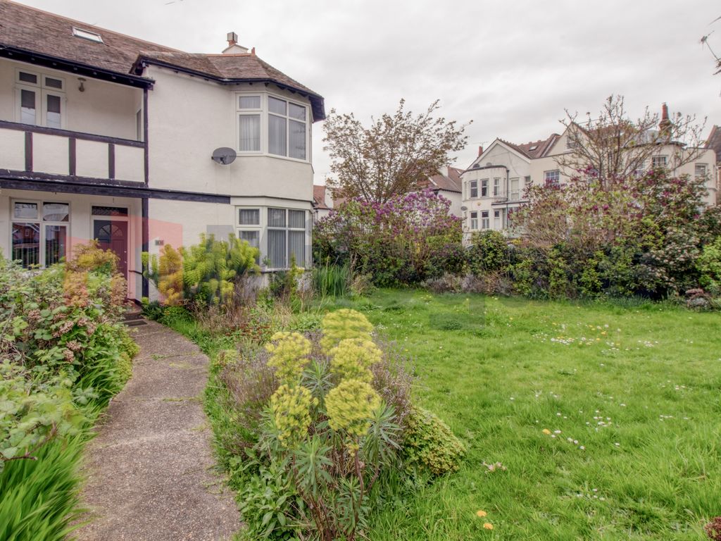 5 bed semidetached house to rent in Crowstone Road, WestcliffOnSea