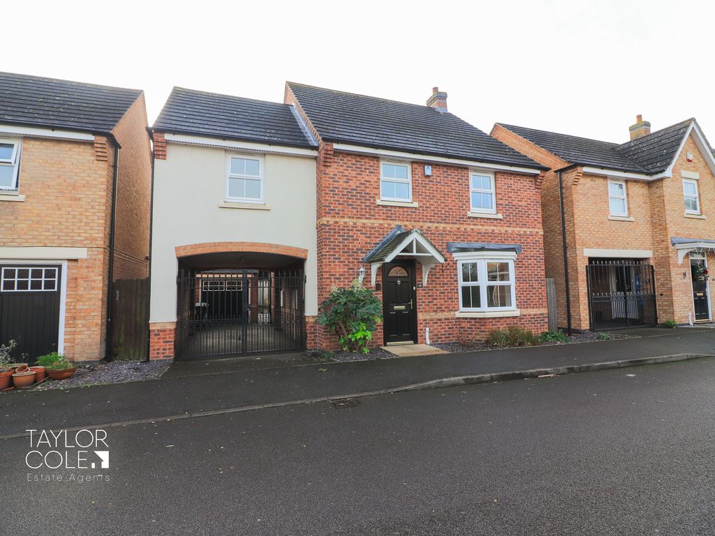 4 bed detached house to rent in Field Close, Kettlebrook, Tamworth B77