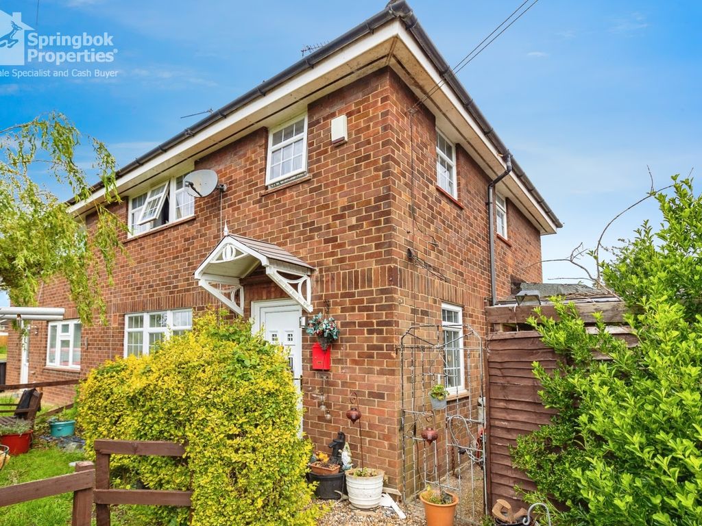 3 bed semidetached house for sale in Westfield Road, Milton Keynes, Buckinghamshire MK2, £