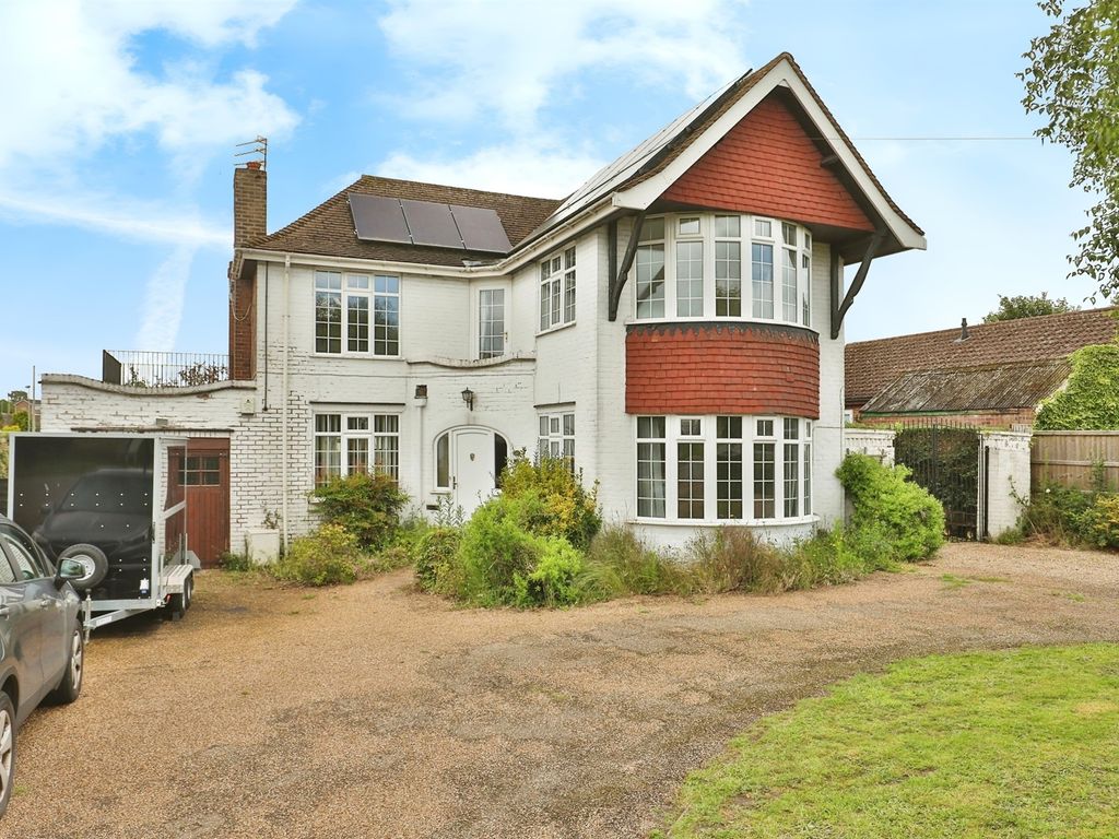 5 bed detached house for sale in Heartsease Lane, Norwich NR7, £300,000