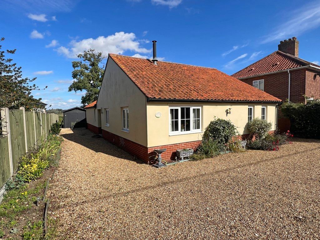 3 bed detached bungalow for sale in The Street, Dickleburgh, Diss
